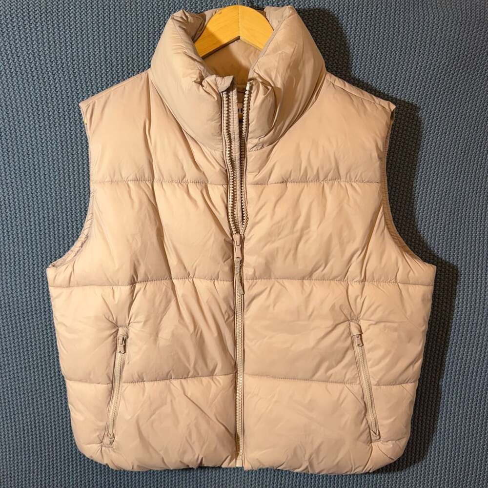 Old Navy Water-Resistant Puffer Vest Size L pink